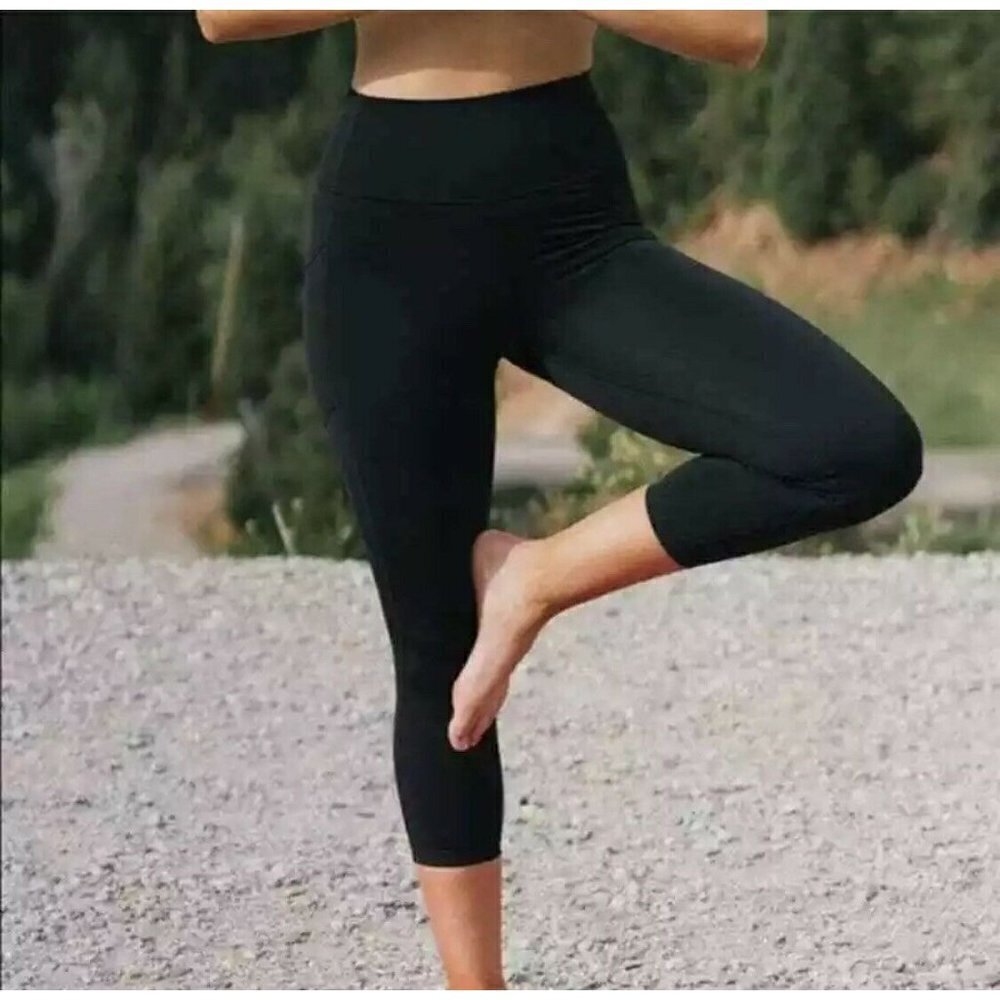 𝅺ZYIA Black High Waisted Crop Leggings Size 4 casual workout comfort running
